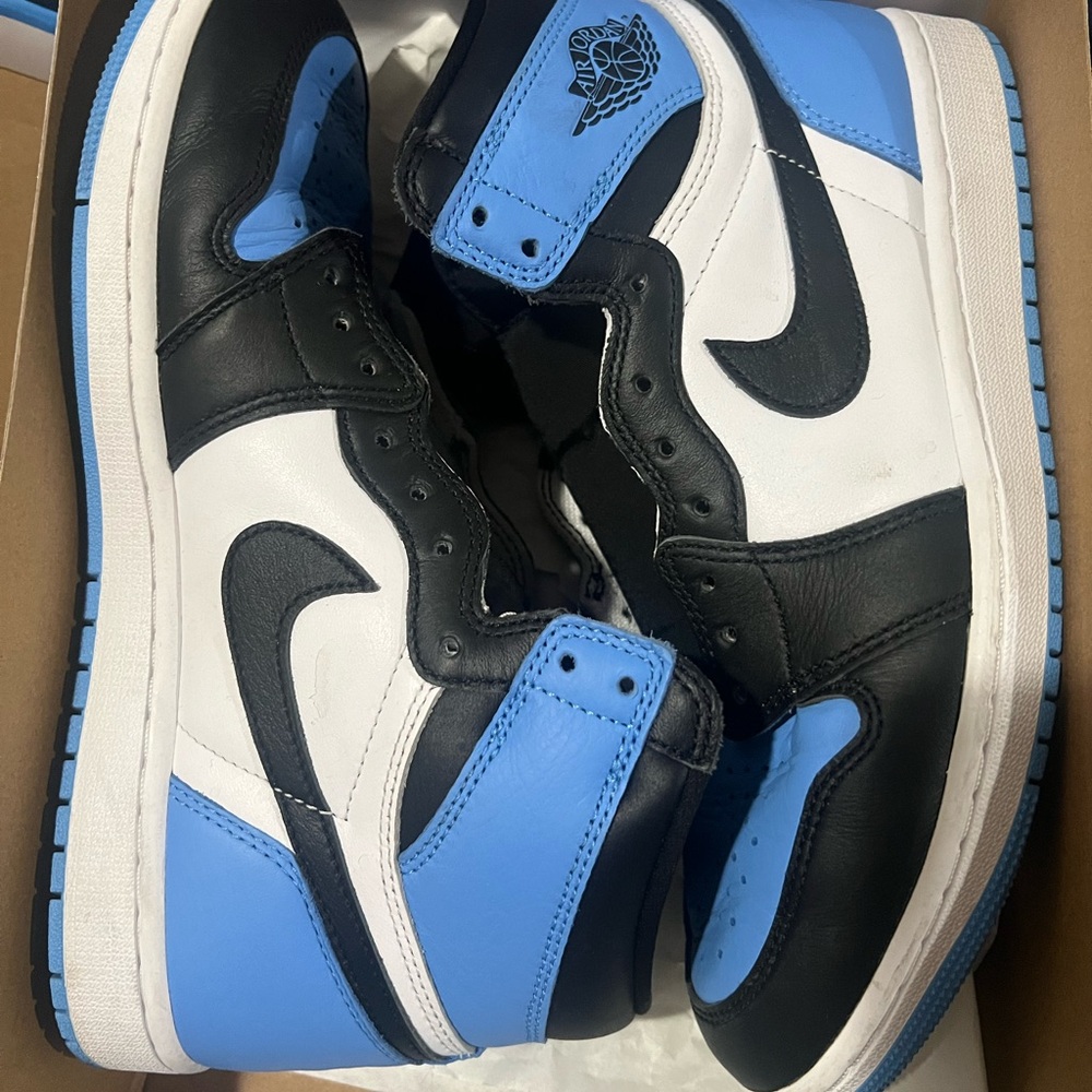 Jordan 1 UNC Toe size 9.5